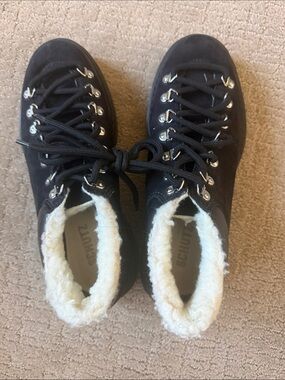 SCHUTZ Black Lace-Up Winter Boots with Cream Sherpa Collar
